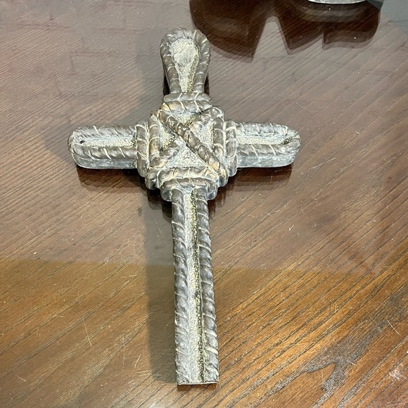 5 Pc set  Beautiful Gothic Crosses made of Resin Plaster. Perfect for the Garden - Picture 2 of 16